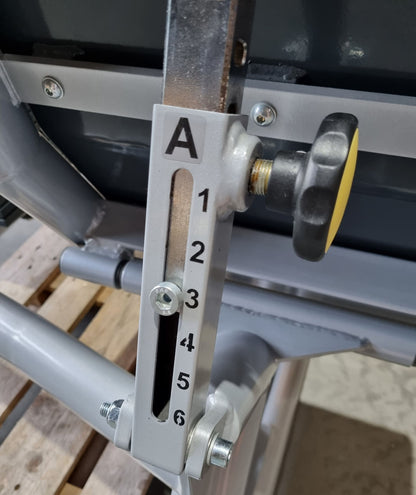 Proxomed Funktionsstemme Compass 530, Beinpresse verstellbar, MPG, Reha, Rahmenfarbe Silber, Polsterfarbe Rot, gebraucht - überholter Zustand