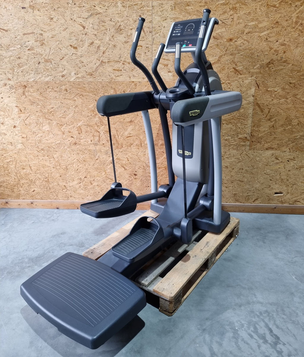 Technogym Vario Crosstrainer Excite+ Line, LED Konsole, variable Schrittlänge Ellipsentrainer, gebraucht - überholter Zustand