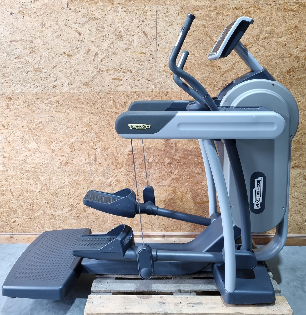 Technogym Vario Crosstrainer Excite+ Line, LED Konsole, variable Schrittlänge Ellipsentrainer, gebraucht - überholter Zustand