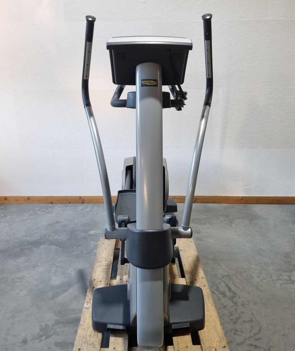 TechnoGym Crosstrainer Excite+ Line Syncro 700, LED Display, Silver/Grey, Used - Refurbished Condition