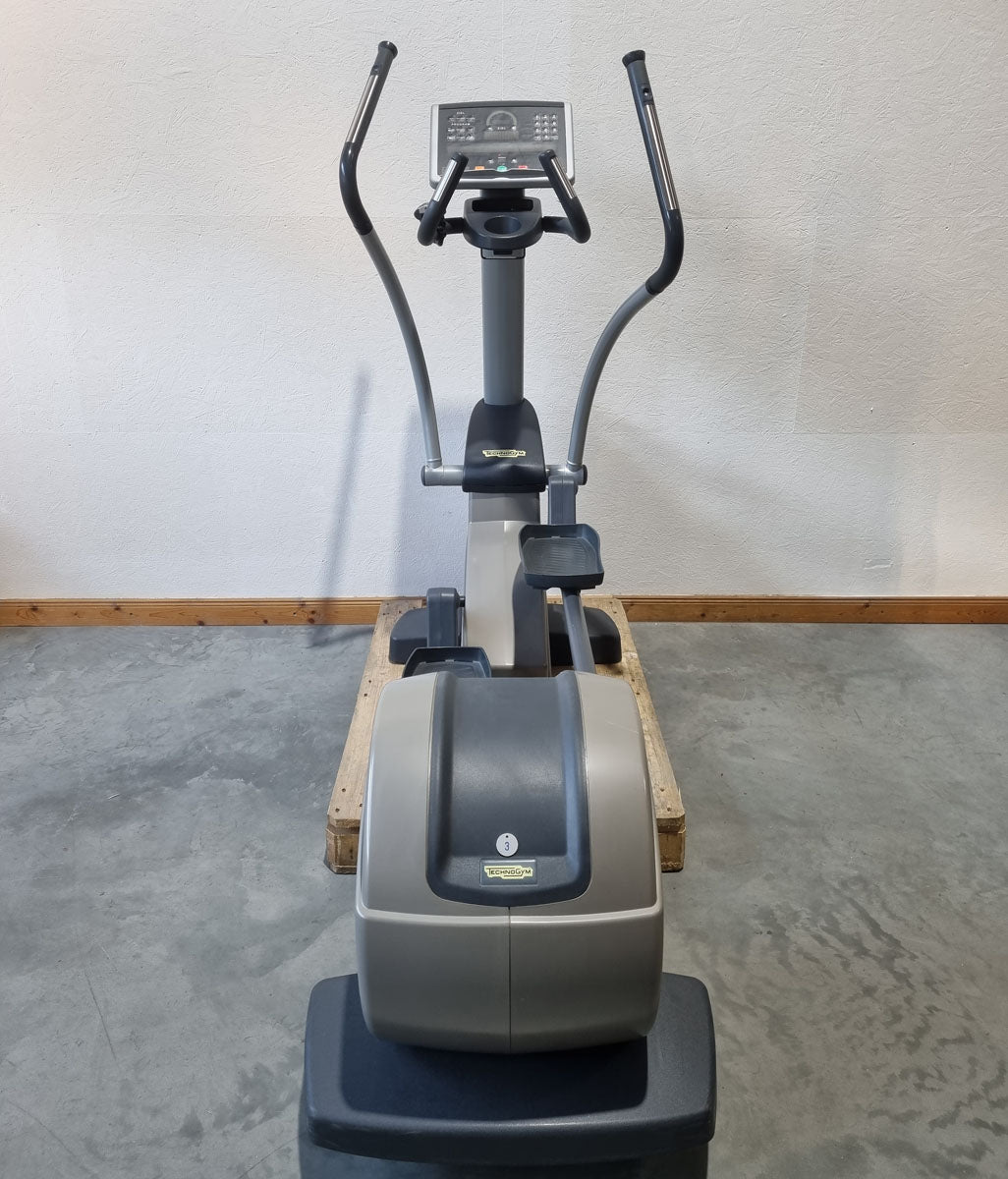 TechnoGym Crosstrainer Excite+ Line Syncro 700, LED Display, Silver/Grey, Used - Refurbished Condition