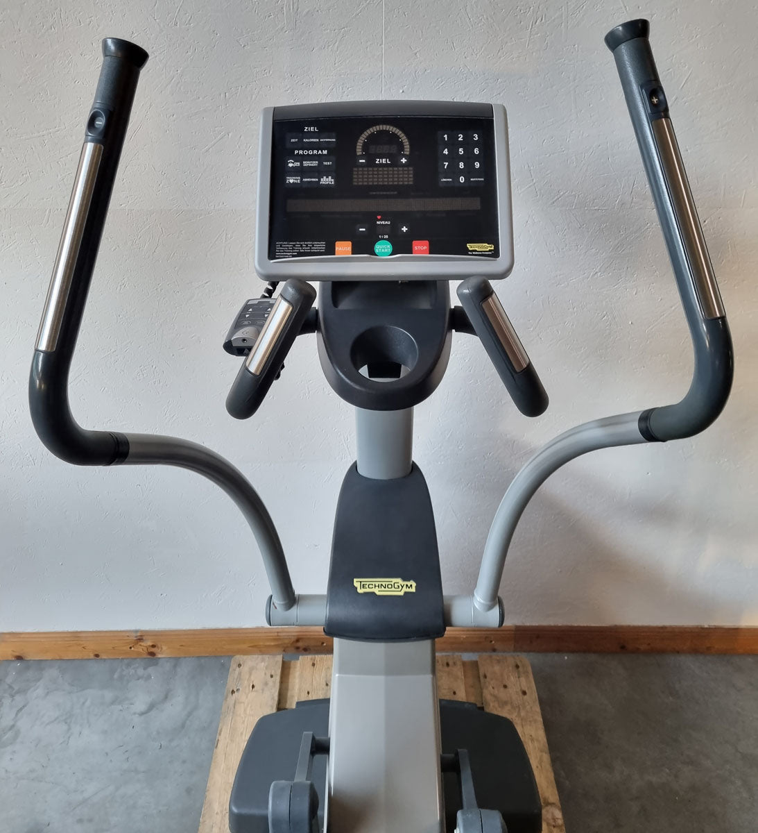 TechnoGym Crosstrainer Excite+ Line Syncro 700, LED Display, Silver/Grey, Used - Refurbished Condition
