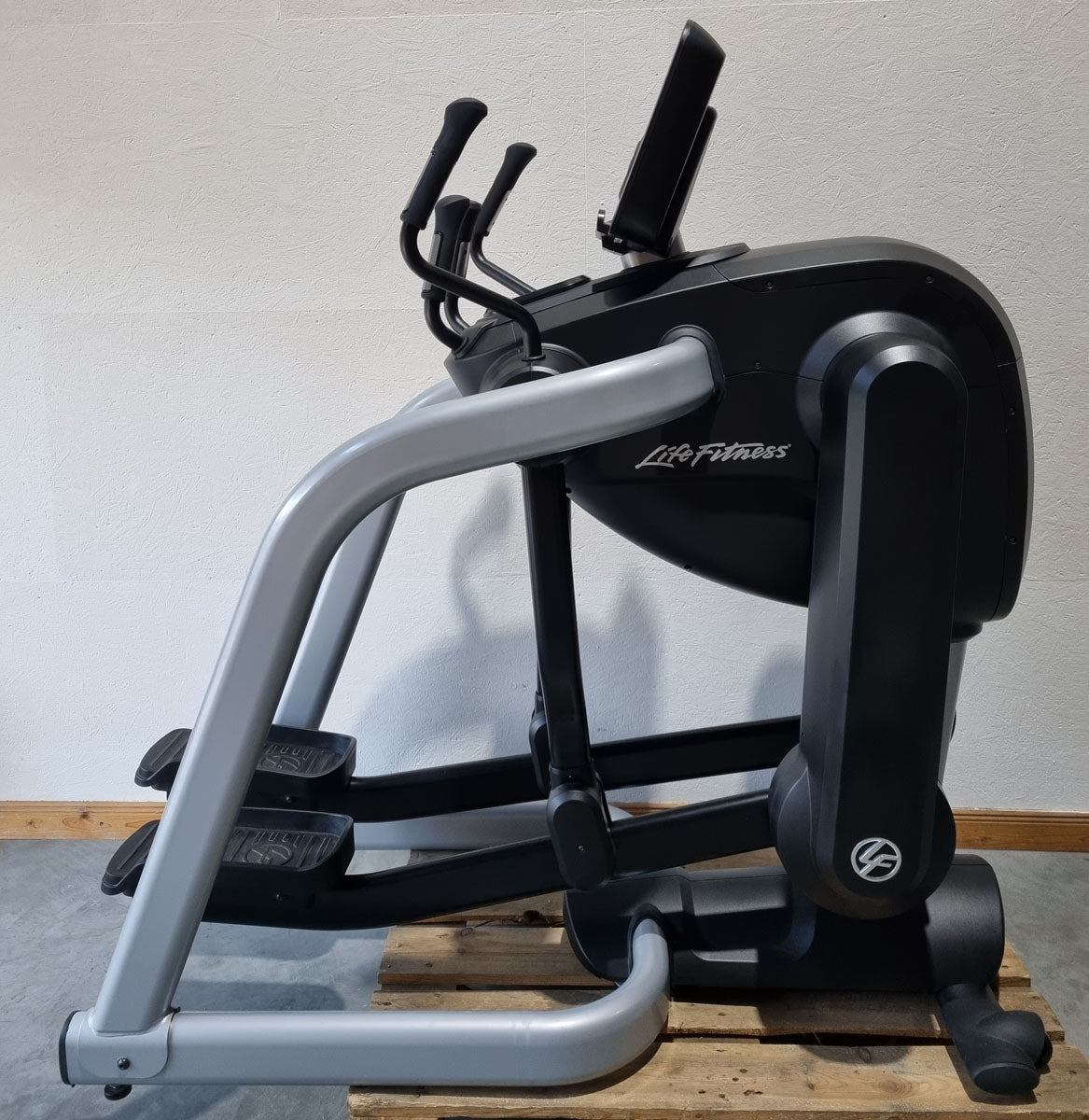 Life Fitness FlexStrider Trainer, Crosstrainer mit variabler Schrittlänge, Elevation Series, Explore Konsole, gebraucht - überholter Zustand