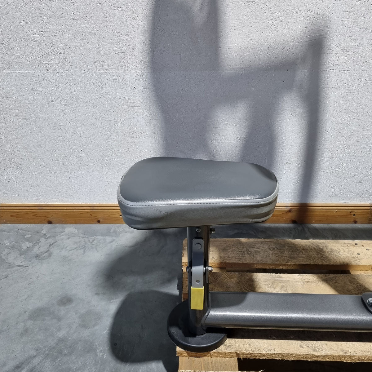 Impulse Fitness Butterfly und Butterfly Reverse 2 in 1 Kombimaschine, Pec Fly and Lat-Press-Back Machine, Rahmenfarbe Grau-Anthrazit, Polsterfarbe Grau-Anthrazit, gebraucht - überholter Zustand