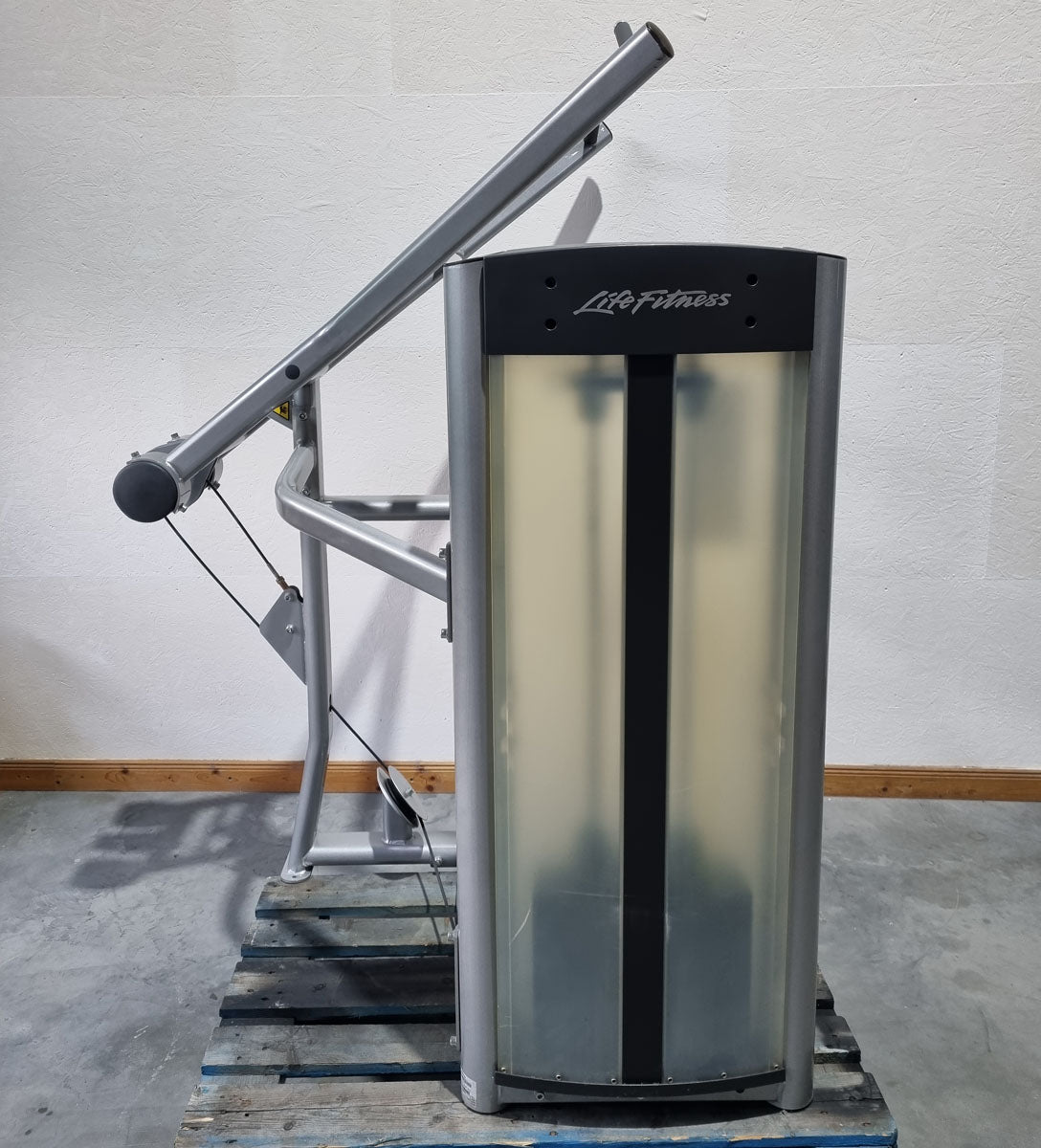 Life Fitness Optima Series Latissimuszug, Latzug, Lat Pulldown OSPD, Rahmenfarbe Silber, Polsterfarbe Braun, gebrauchter - überholter Zustand