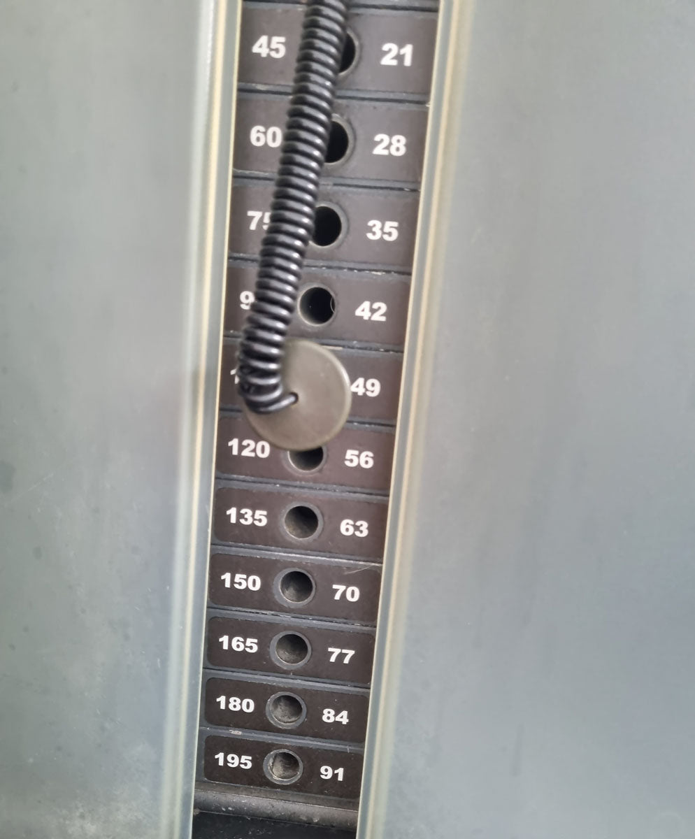 Life Fitness Optima Series Latissimuszug, Latzug, Lat Pulldown OSPD, Rahmenfarbe Silber, Polsterfarbe Braun, gebrauchter - überholter Zustand