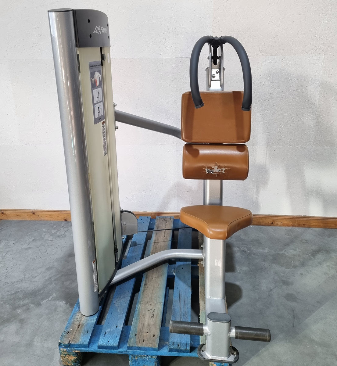 Life Fitness Optima Series Bauchmuskel-Maschine, Abdominal Crunch OSAB, Rahmenfarbe Silber, Polsterfarbe Orange, gebraucht - überholter Zustand