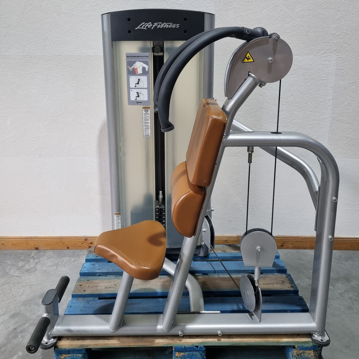 Life Fitness Optima Series Bauchmuskel-Maschine, Abdominal Crunch OSAB, Rahmenfarbe Silber, Polsterfarbe Orange, gebraucht - überholter Zustand