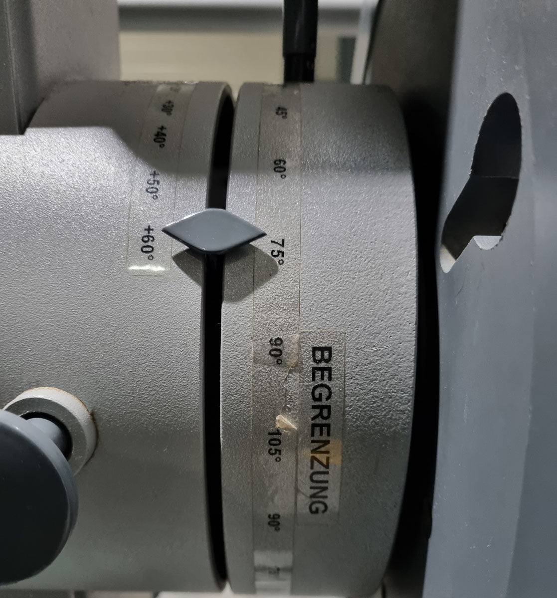 Frei Genius Hüftmaschine, Hüftpendel, Multi Hip, Kickmaschine, Total Hip auch für Ab-Adduktoren Training nutzbar, Rahmenfarbe Silber - gebraucht - überholter Zustand