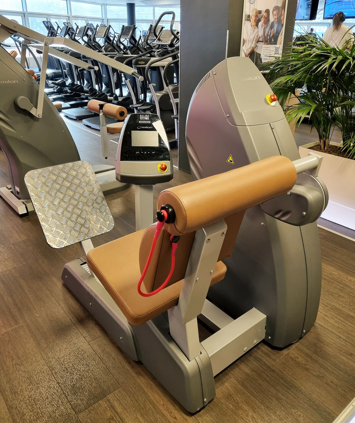 Milon 9er PREMIUM Kraft Zirkel, Baujahr 2017, Gehäuse in Anthrazit Stone, Polster Braun, inkl. LED Ampel, gebraucht, überholt und Neuwertig - Top Zustand