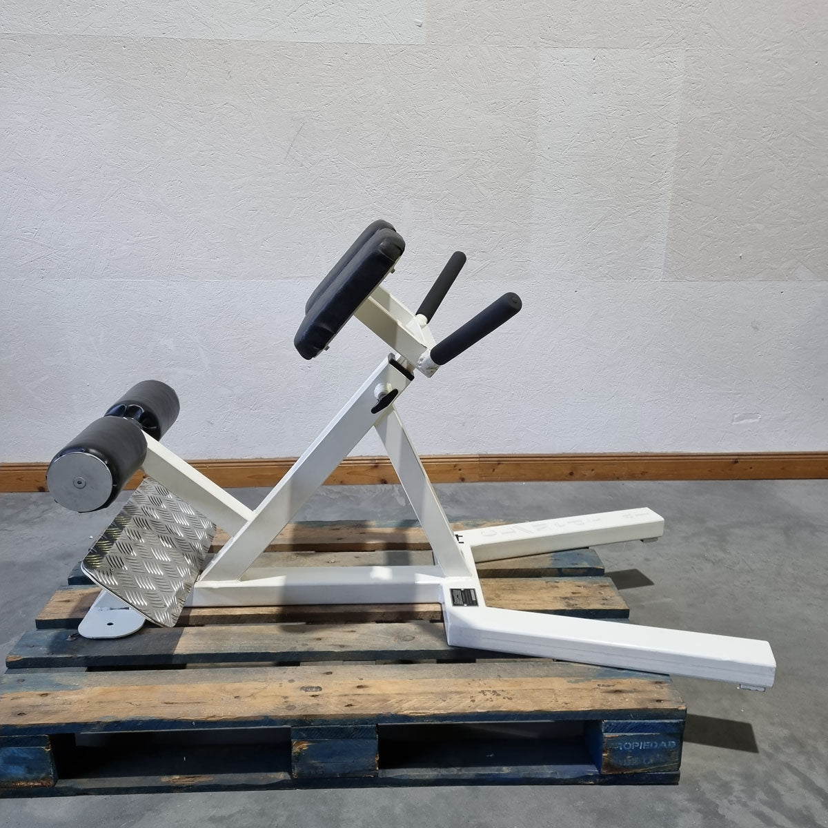 Competition Line, Rückenstreckerbank 45° grad, Hyperextension, höhenverstellbar, Rahmenfarbe Weiß, Polsterfarbe Shhwarz, gebraucht - überholter Zustand