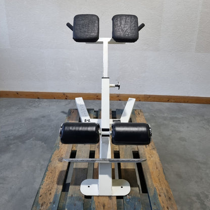 Competition Line, Rückenstreckerbank 45° grad, Hyperextension, höhenverstellbar, Rahmenfarbe Weiß, Polsterfarbe Shhwarz, gebraucht - überholter Zustand