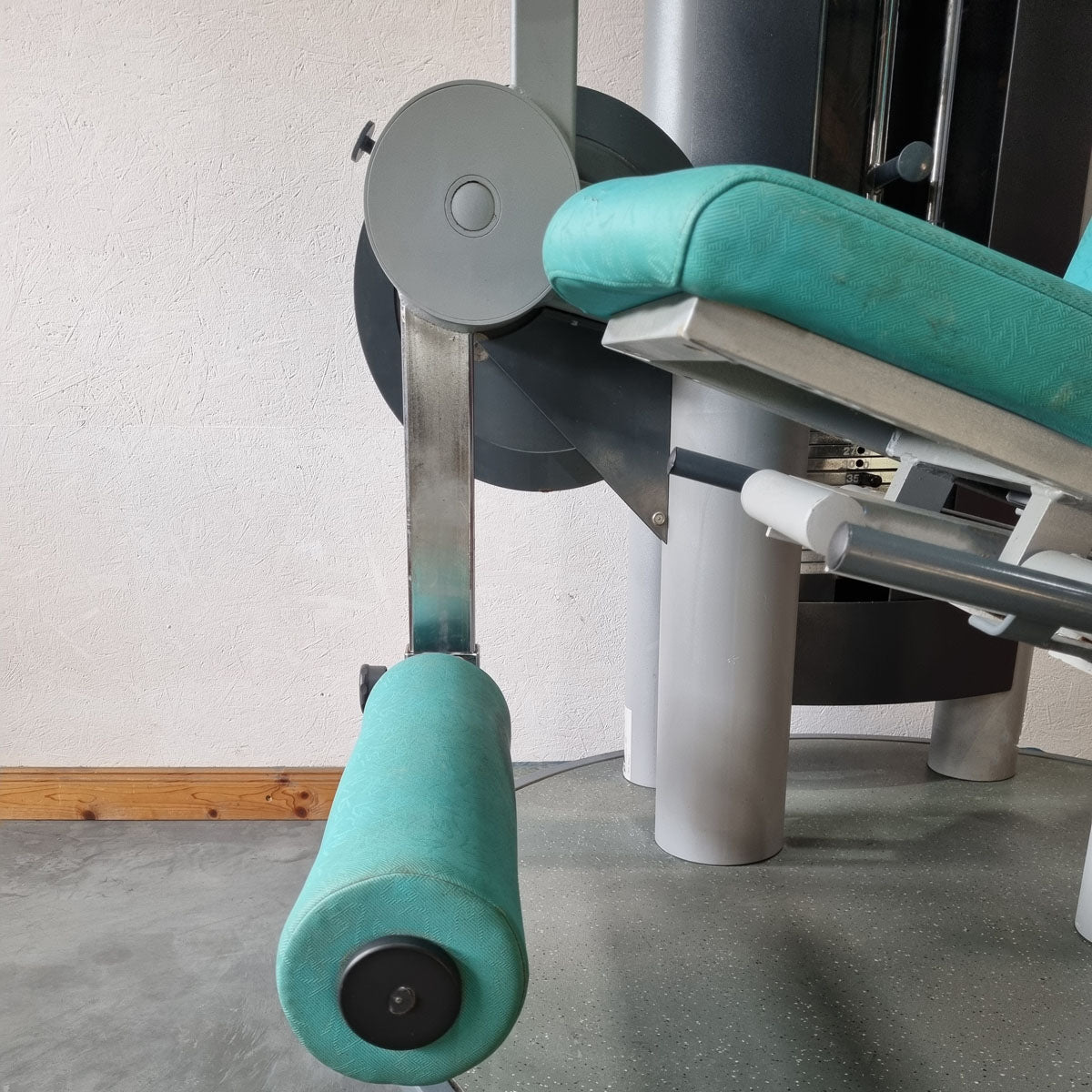 Frei Genius Beinstrecker verstellbar, Kniestrecker, Leg Extension, Rahmenfarbe Silber, gebraucht - überholter Zustand