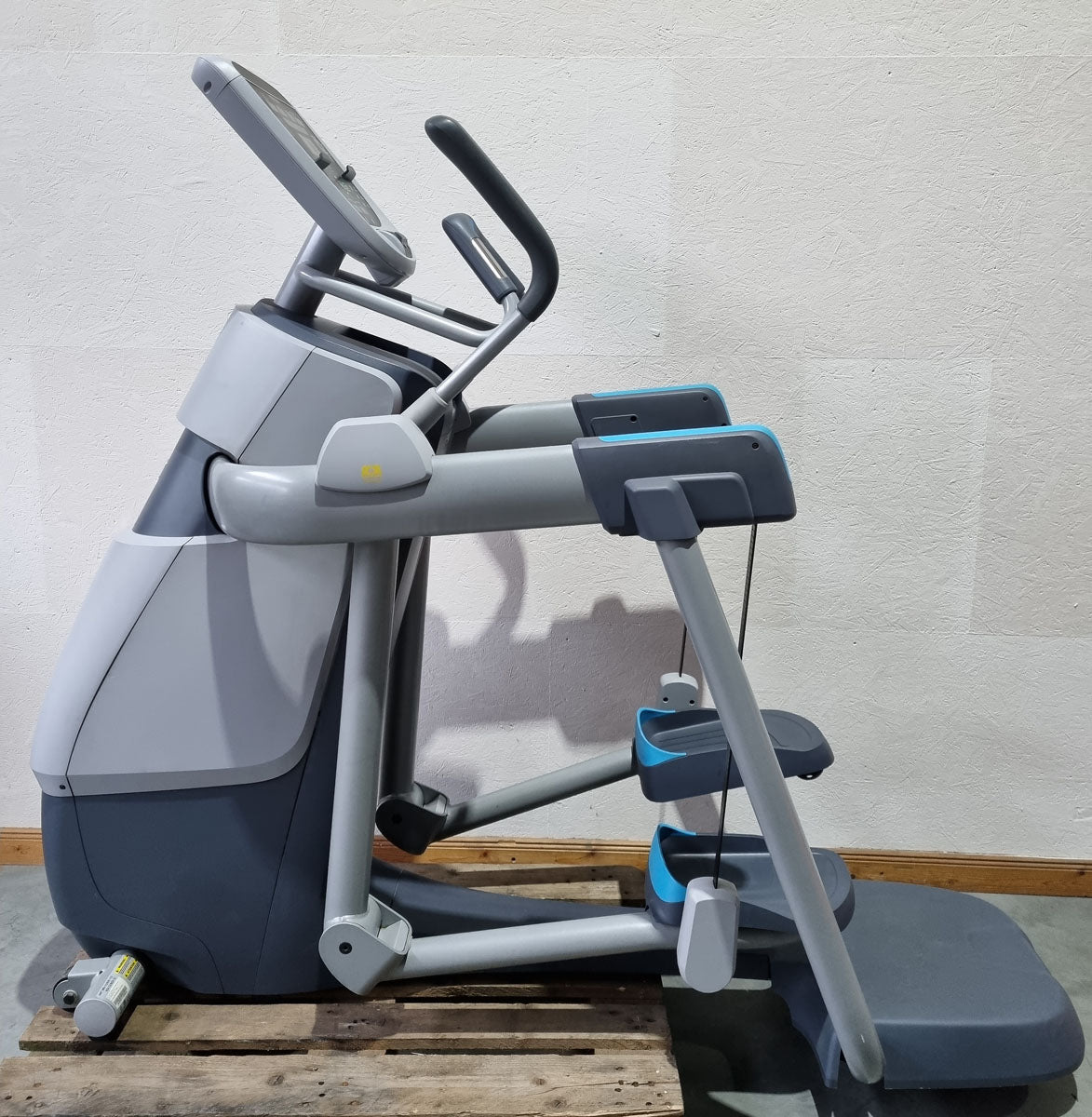 Precor AMT 835 Open Stride, New Model, P30 LED Console - Cross-trainer, Stepper, Elliptical 3 in 1 - used - refurbished condition