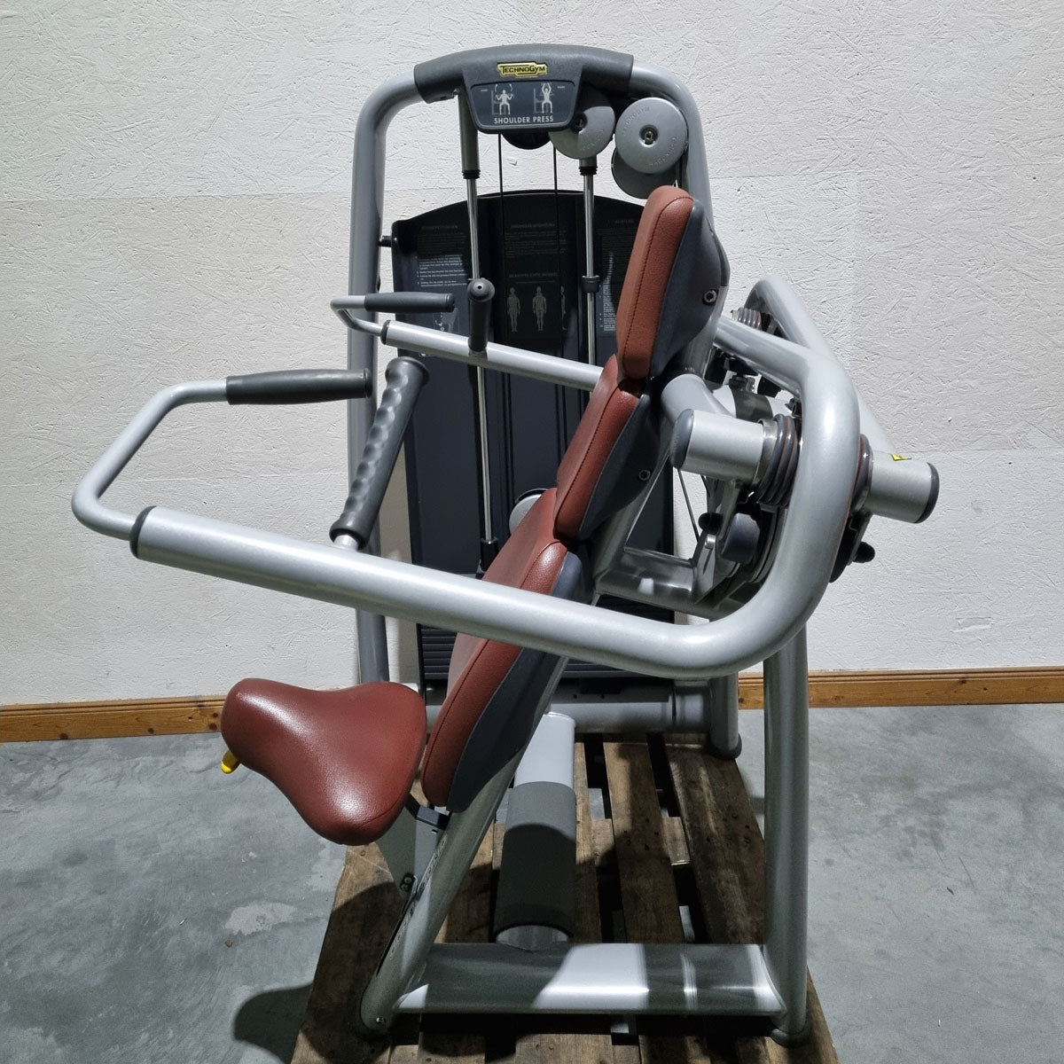 TechnoGym Schulterpresse, Shoulder Press, Selection Line - Rahmen Silber, Polster Braun, gebraucht - überholter Zustand