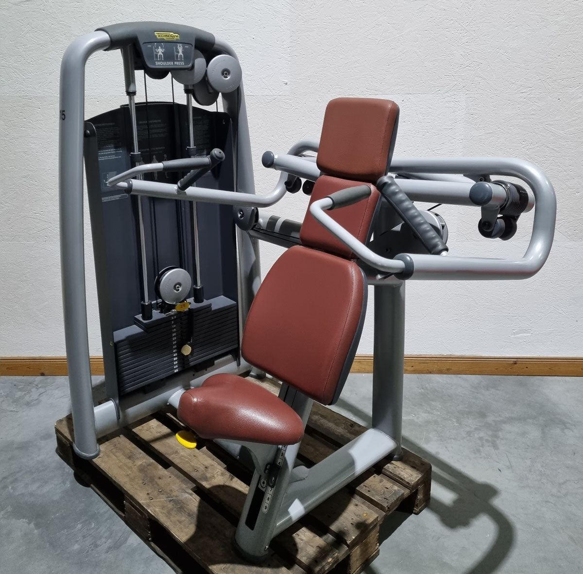 TechnoGym Schulterpresse, Shoulder Press, Selection Line - Rahmen Silber, Polster Braun, gebraucht - überholter Zustand