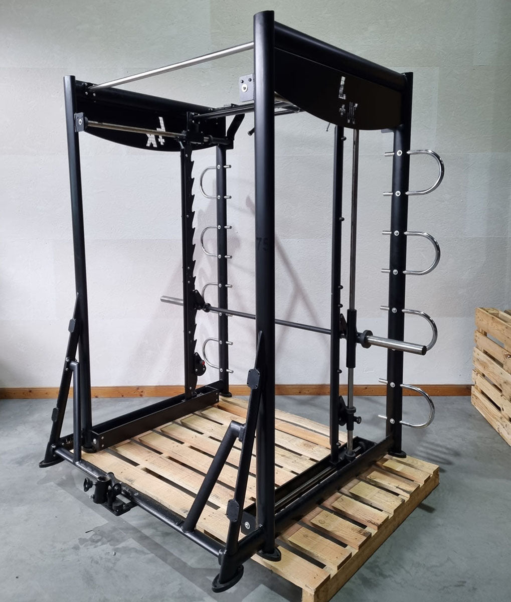 L+K Multi-Rack 272E, 3D Multipresse Rack, Smith Machine, Dips und Klimmzug Möglichkeiten, Rahmenfarbe Schwarz, gebraucht - überholter Zustand