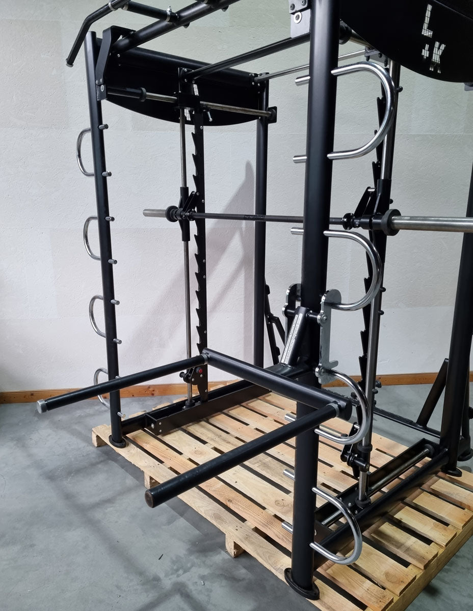 L+K Multi-Rack 272E, 3D Multipresse Rack, Smith Machine, Dips und Klimmzug Möglichkeiten, Rahmenfarbe Schwarz, gebraucht - überholter Zustand