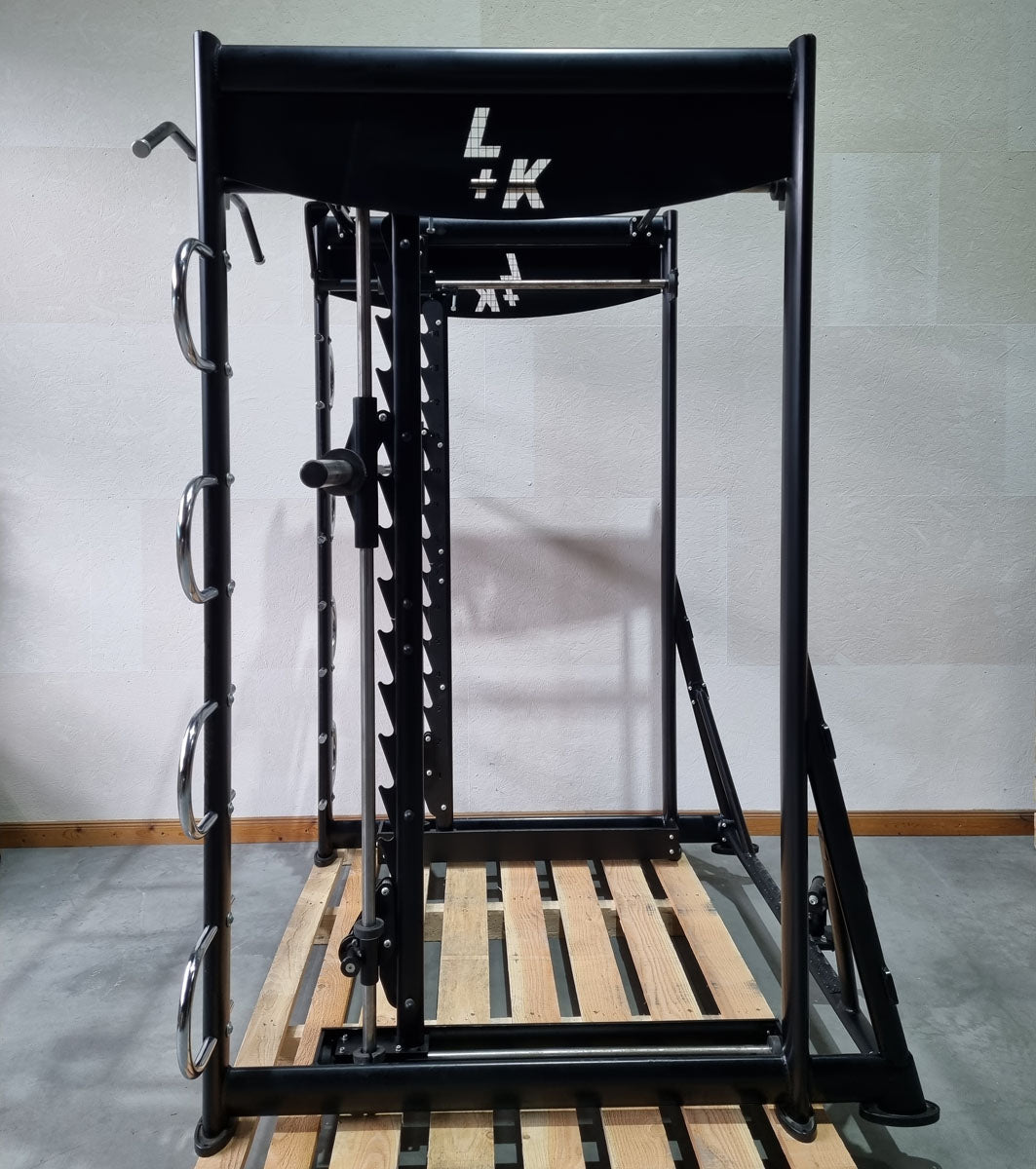 L+K Multi-Rack 272E, 3D Multipresse Rack, Smith Machine, Dips und Klimmzug Möglichkeiten, Rahmenfarbe Schwarz, gebraucht - überholter Zustand