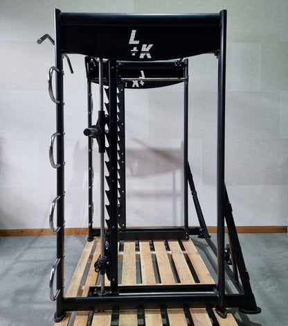 L+K Multi-Rack 272E, 3D Multipresse Rack, Smith Machine, Dips und Klimmzug Möglichkeiten, Rahmenfarbe Schwarz, gebraucht - überholter Zustand