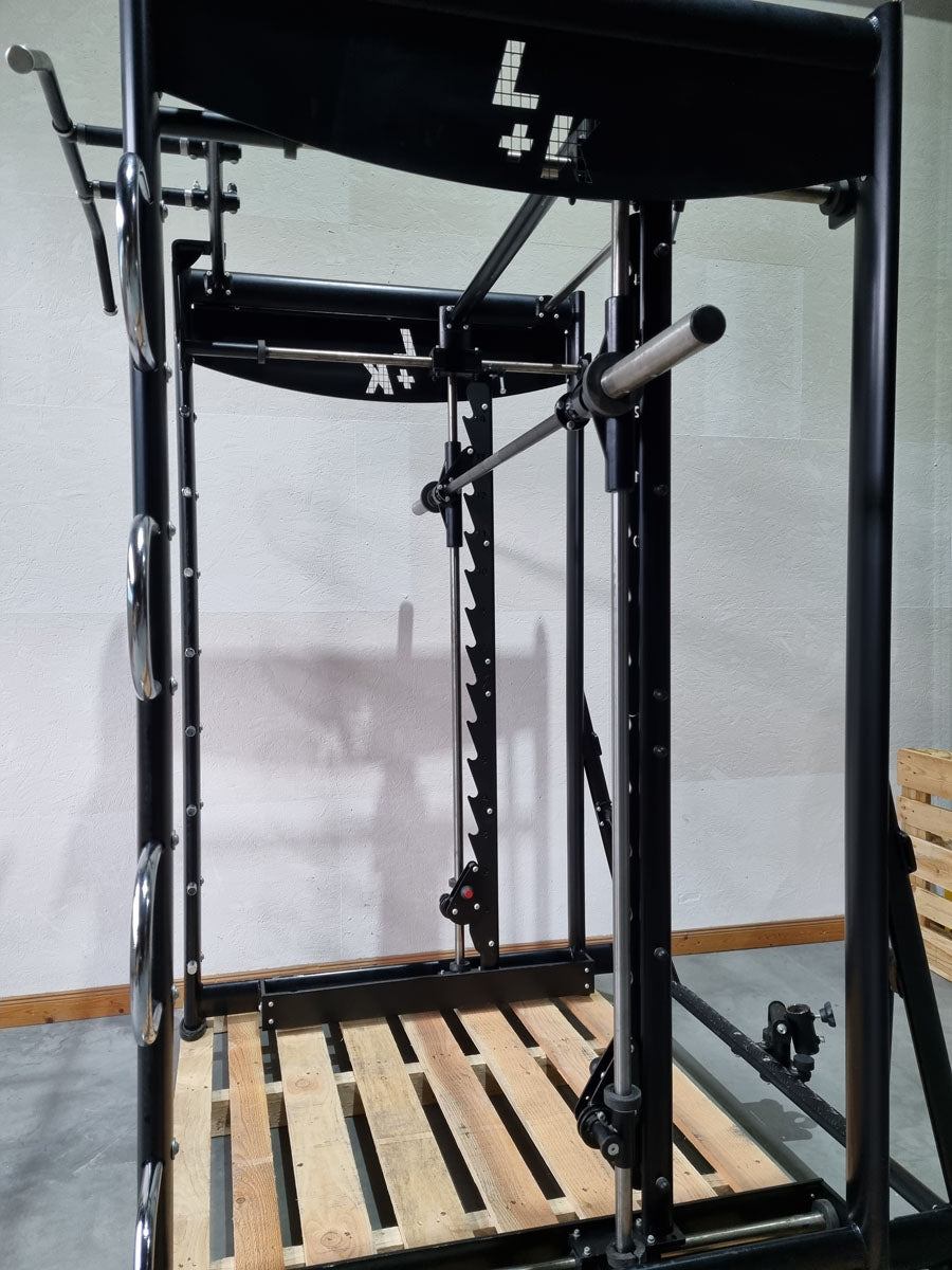 L+K Multi-Rack 272E, 3D Multipresse Rack, Smith Machine, Dips und Klimmzug Möglichkeiten, Rahmenfarbe Schwarz, gebraucht - überholter Zustand