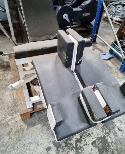 Sportesse Adduktorenmaschine, Oldschool, Rahmenfarbe Weiß mit brauner Plexiglasverkleidung, gebraucht mit Mängeln - Sonderpreis