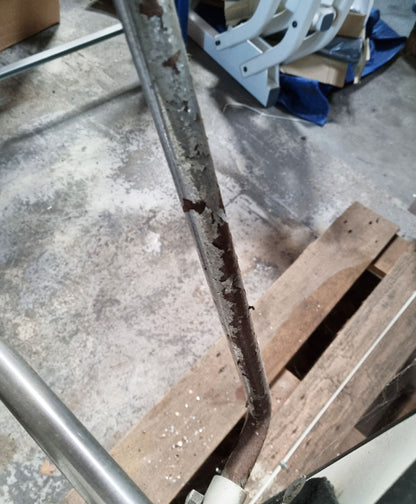 Sportesse Adduktorenmaschine, Oldschool, Rahmenfarbe Weiß mit brauner Plexiglasverkleidung, gebraucht mit Mängeln - Sonderpreis
