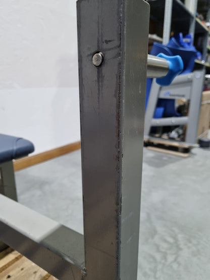 Nordic Gym Olympia Flachdrückerbank, Olympic Flat Bench, Bankdrückbank Flach mit Ablagen für Bankdrücken, Rahmebfarbe Grau, gebraucht - überholter Zustand