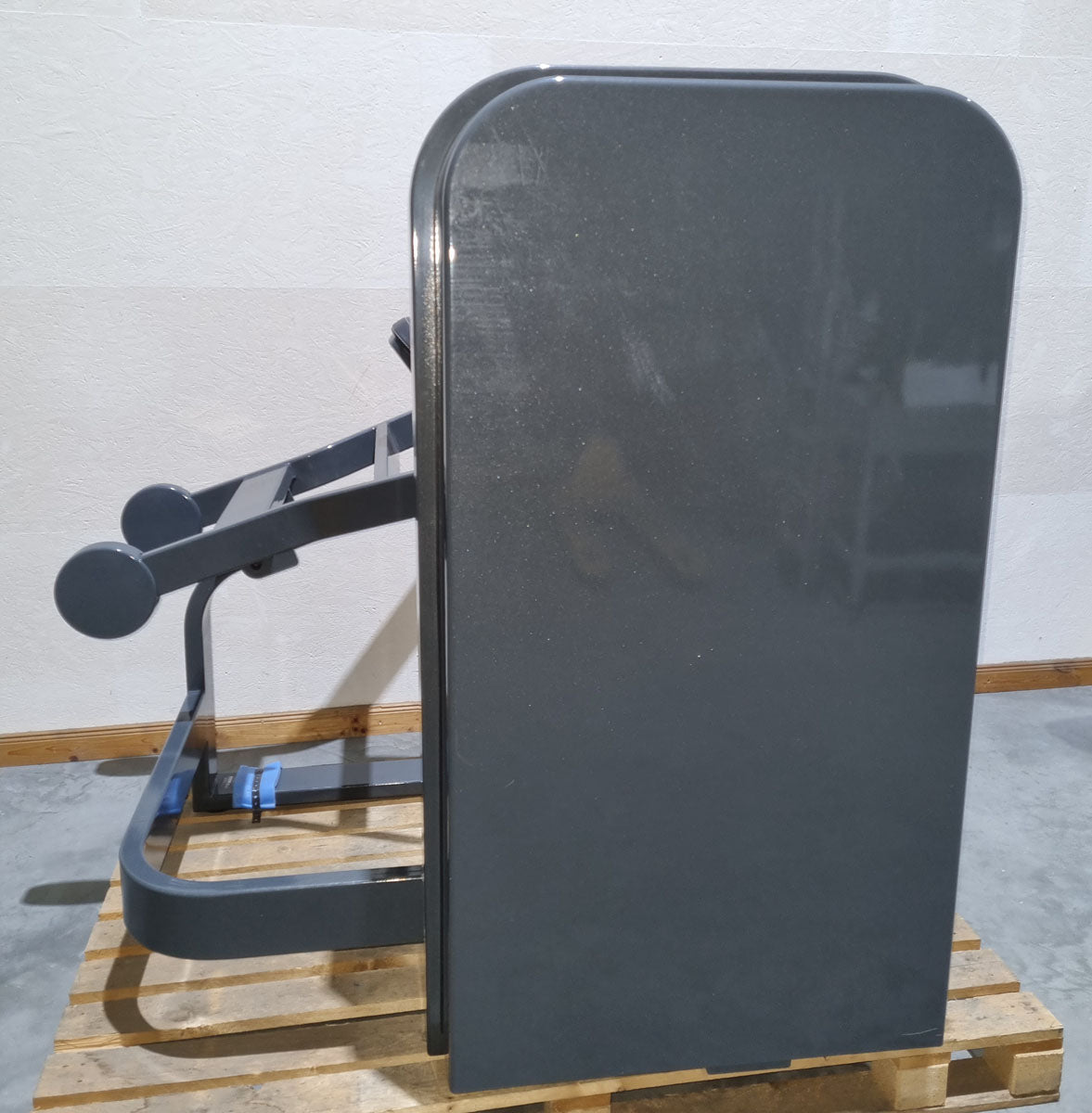 Milon Milcanic Schulterpresse, Shoulder Press, 120kg Gewichtsblock, Overheadpress, Rahmen Anthrazit, gebraucht - Ausstellungsstück - Top Zustand