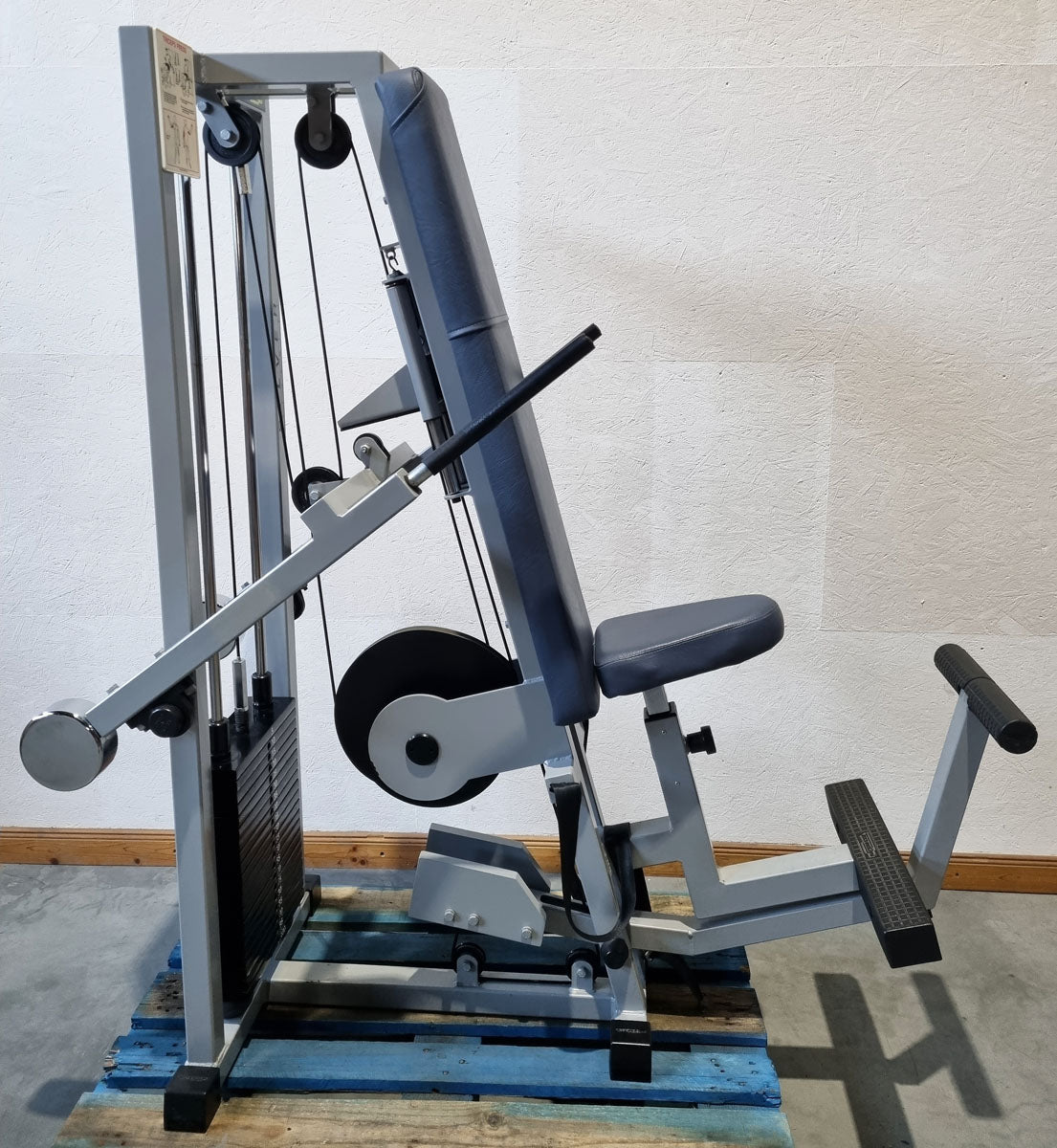 Technogym seated dip, triceps machine, support press, arm extension, frame color silver, Silverline, used - refurbished condition