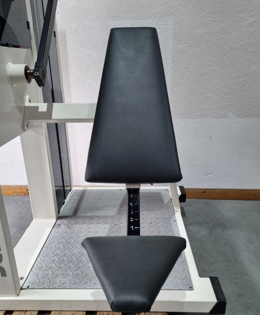 Quick pullover machine, arm lifting machine, pull-ups - Target Kompakt Line - Oldschool Bodybuilding, frame color white, used - refurbished condition