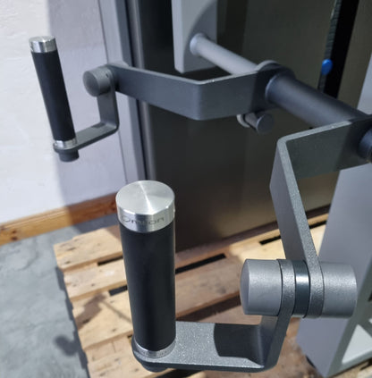 Milon Milcanic biceps machine, biceps arm curl machine, arm curler, rotating handles, silver frame, used - display piece - top condition