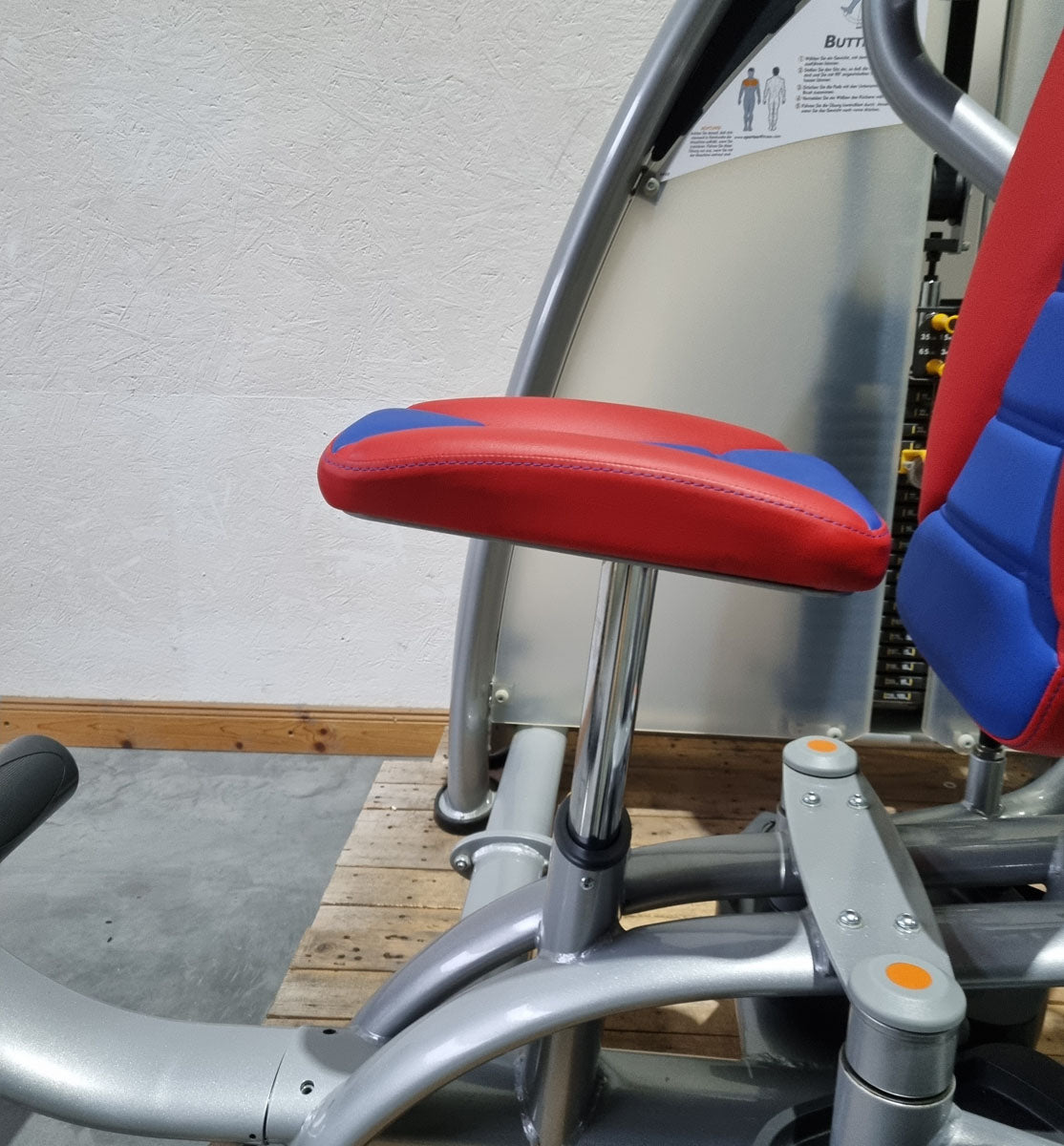 SportsArt Butterfly Dual S933 A933 N933, Pec Fly, frame color silver, used - refurbished condition