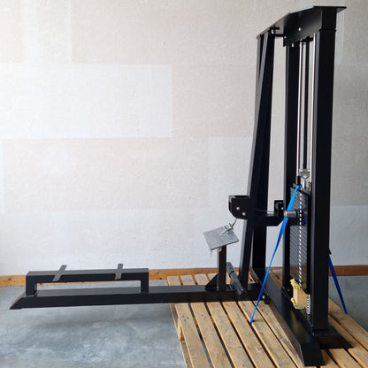 Rowing tower similar to Gym80, rowing on the cable, Row, rowing station similar to Sygnum 4016, frame color black, exhibition piece