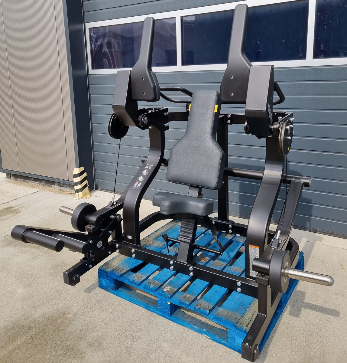 Technogym Pure Pullover, Pull-up machine Plate loaded, Pure Strength Series disc holder, frame color black, used - refurbished condition