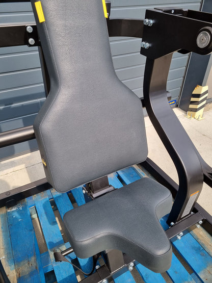 Technogym Pure Pullover, Pull-up machine Plate loaded, Pure Strength Series disc holder, frame color black, used - refurbished condition