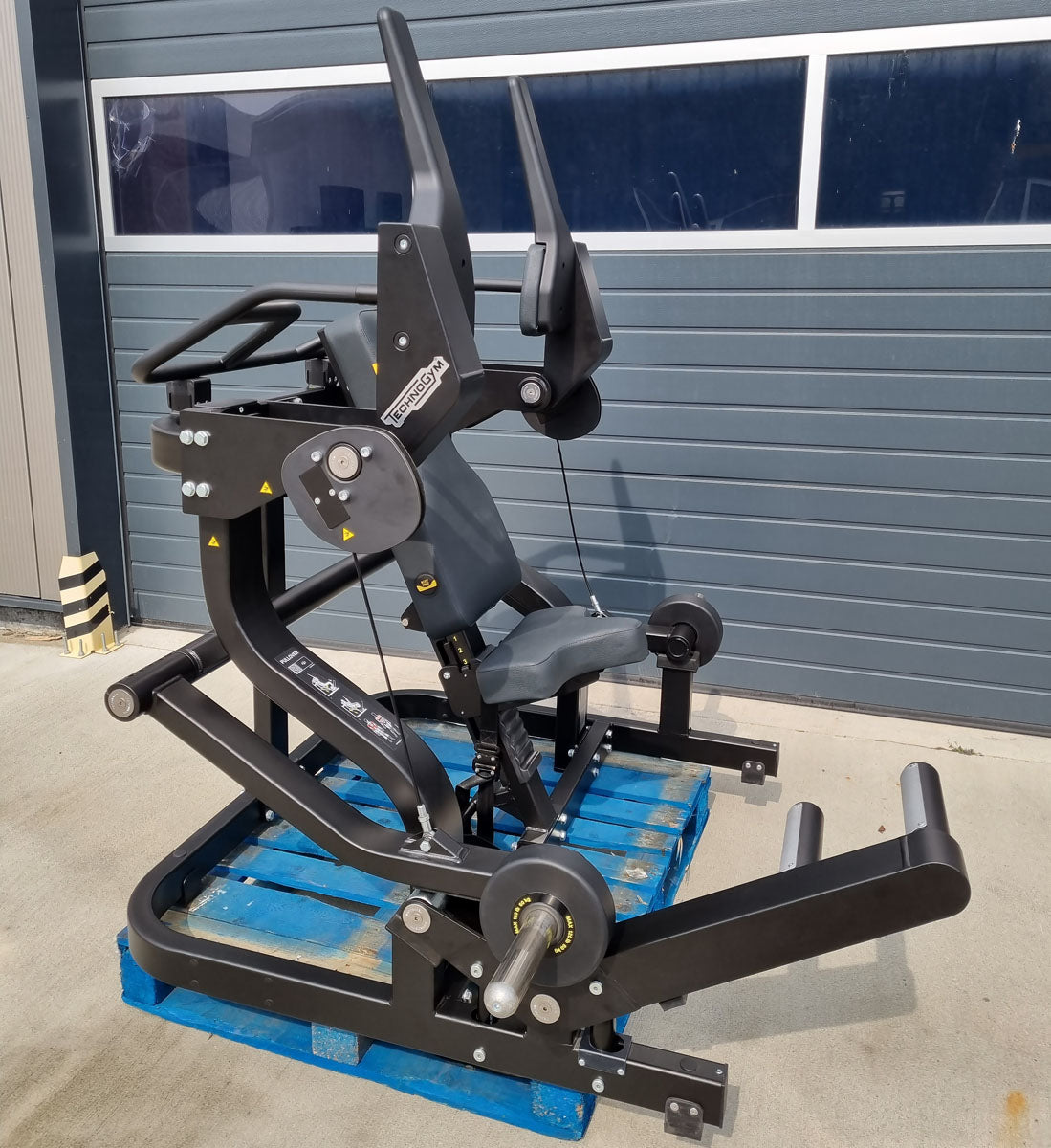 Technogym Pure Pullover, Pull-up machine Plate loaded, Pure Strength Series disc holder, frame color black, used - refurbished condition
