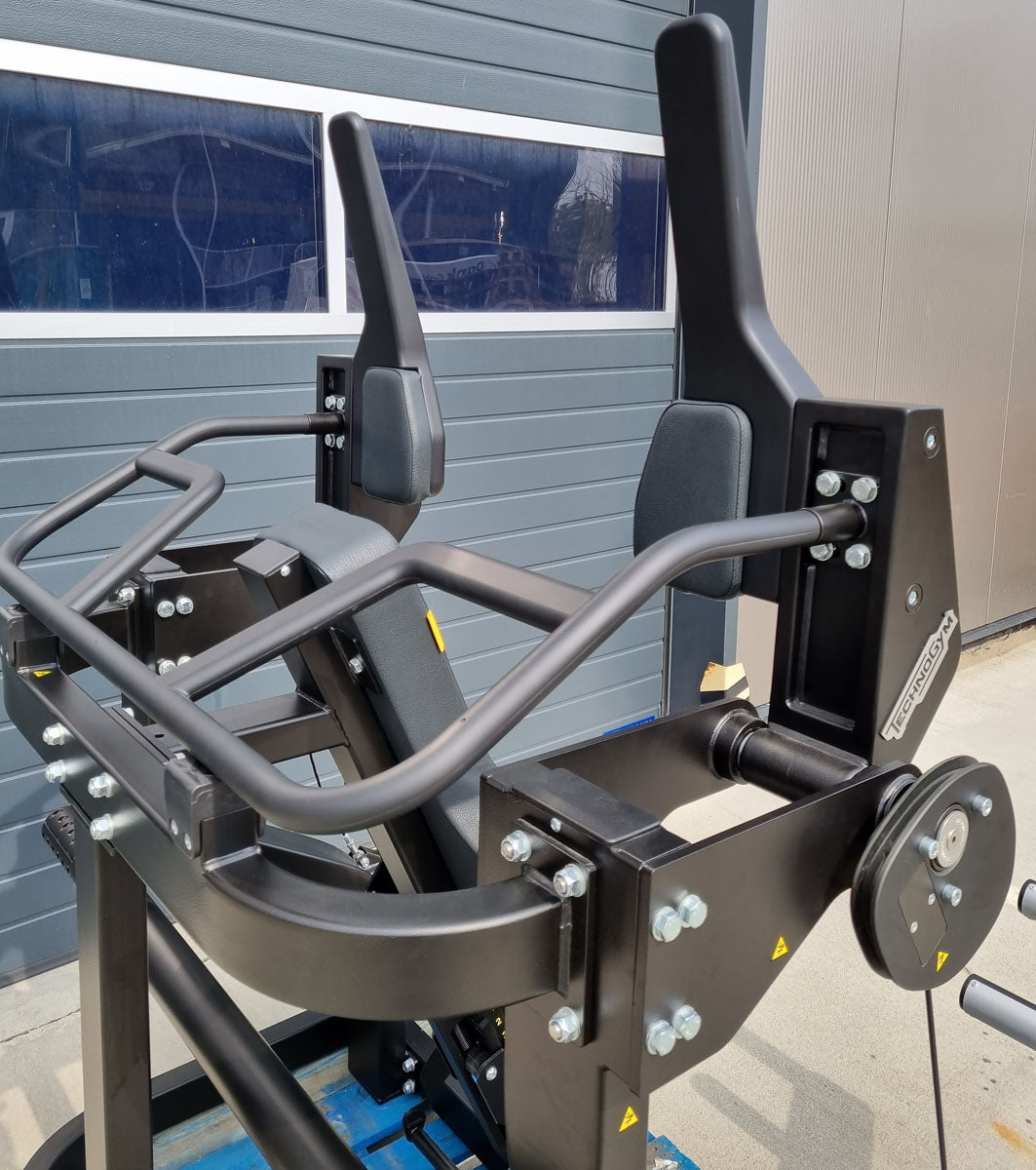 Technogym Pure Pullover, Pull-up machine Plate loaded, Pure Strength Series disc holder, frame color black, used - refurbished condition
