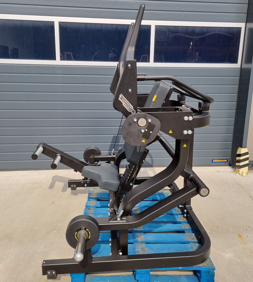 Technogym Pure Pullover, Pull-up machine Plate loaded, Pure Strength Series disc holder, frame color black, used - refurbished condition