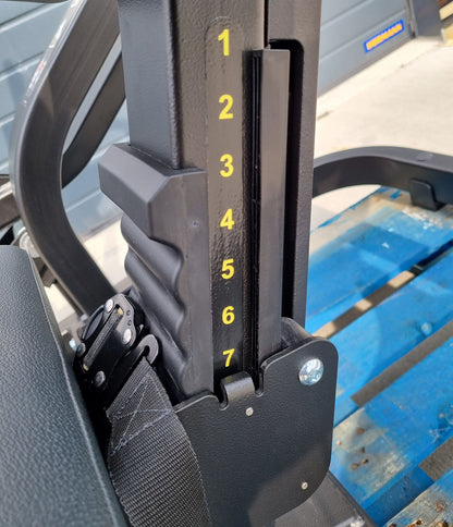 Technogym Pure Pullover, Pull-up machine Plate loaded, Pure Strength Series disc holder, frame color black, used - refurbished condition