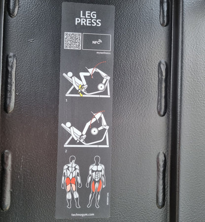 Technogym Pure Leg Press Beinpresse Plate loaded, Pure Strength Serie, Baujahr 2022, Scheibenaufnahme, Rahmenfarbe Schwarz, gebraucht - TOP Zustand