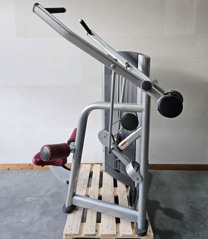 Life Fitness Latzug, Pulldown, 145kg Gewichtsblock, Signature Series, Rahmenfarbe Silber, Polsterfarbe Rot, gebraucht - überholter Zustand