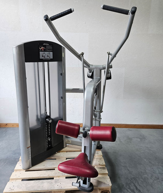 Life Fitness Lat Pulldown, Pulldown, 145kg Weight Stack, Signature Series, Frame Color Silver, Upholstery Color Red, Used - Refurbished Condition