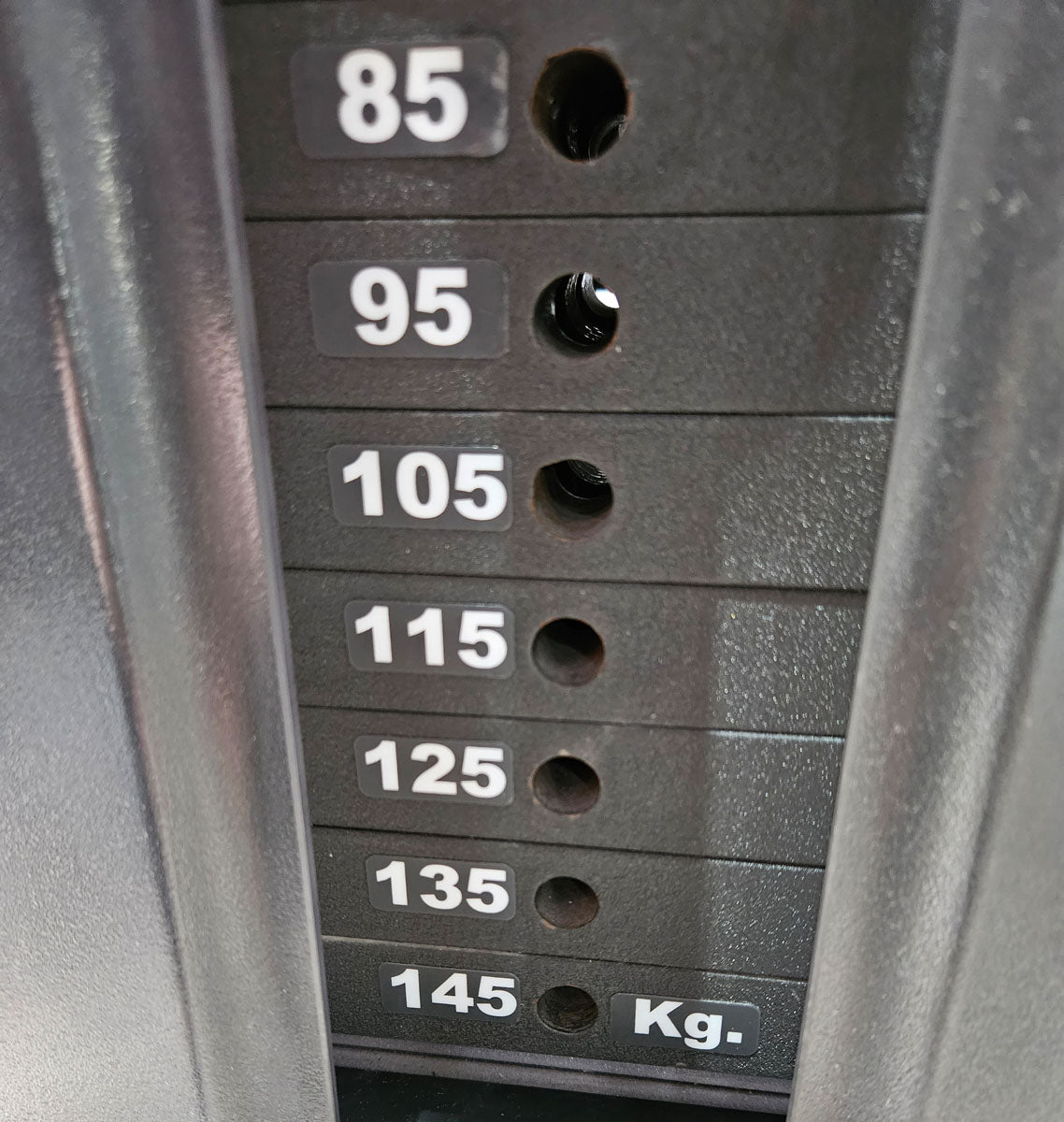 Life Fitness Latzug, Pulldown, 145kg Gewichtsblock, Signature Series, Rahmenfarbe Silber, Polsterfarbe Rot, gebraucht - überholter Zustand