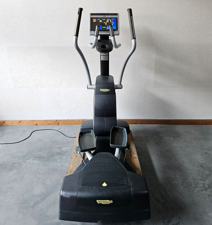 Technogym Crossover ähnlich Wave Excite Line Stepper Inliner Ski  Ellipsentrainer, Unity Touch Display, gebraucht - überholter Zustand