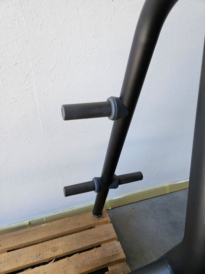 Technogym Horizontal Bench, Olympic Flat Bench, Bankdrückbank Flach mit Ablagen, Olympia Flachdrückerbank, Rahmebfarbe Schwarz, gebraucht - überholter Zustand