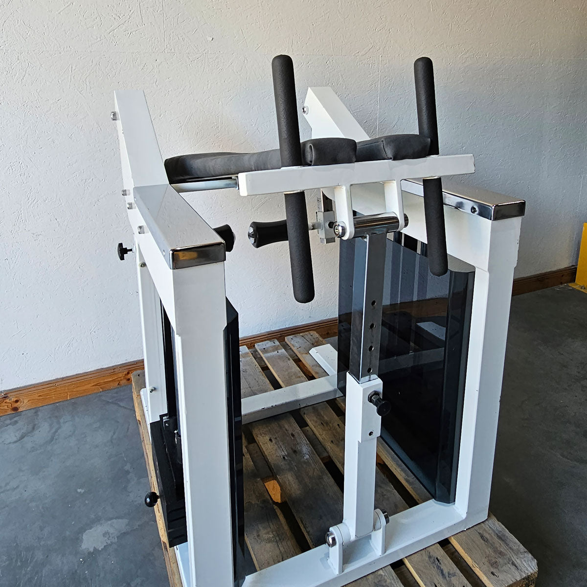 Bruns buttock machine, standing glute machine, glute isolator raise, old school bodybuilding strength machine, white frame, used with signs of wear