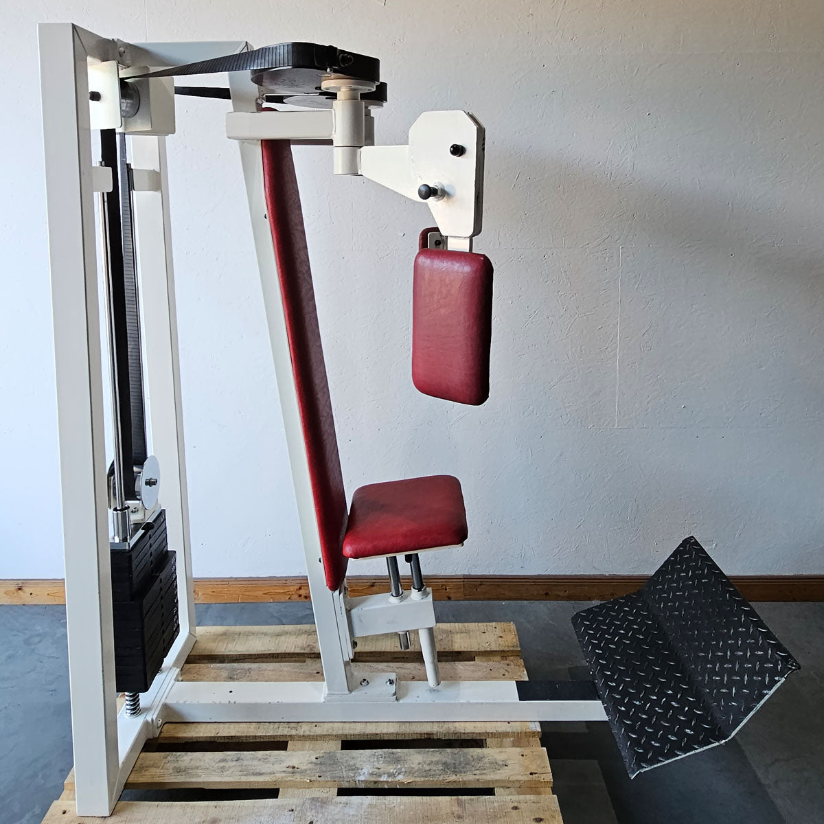 Gym80 Butterfly with padded pads, Pec Fly, angle adjustable, old school bodybuilding strength equipment - Edition or Classic Line, frame color white, used with signs of wear
