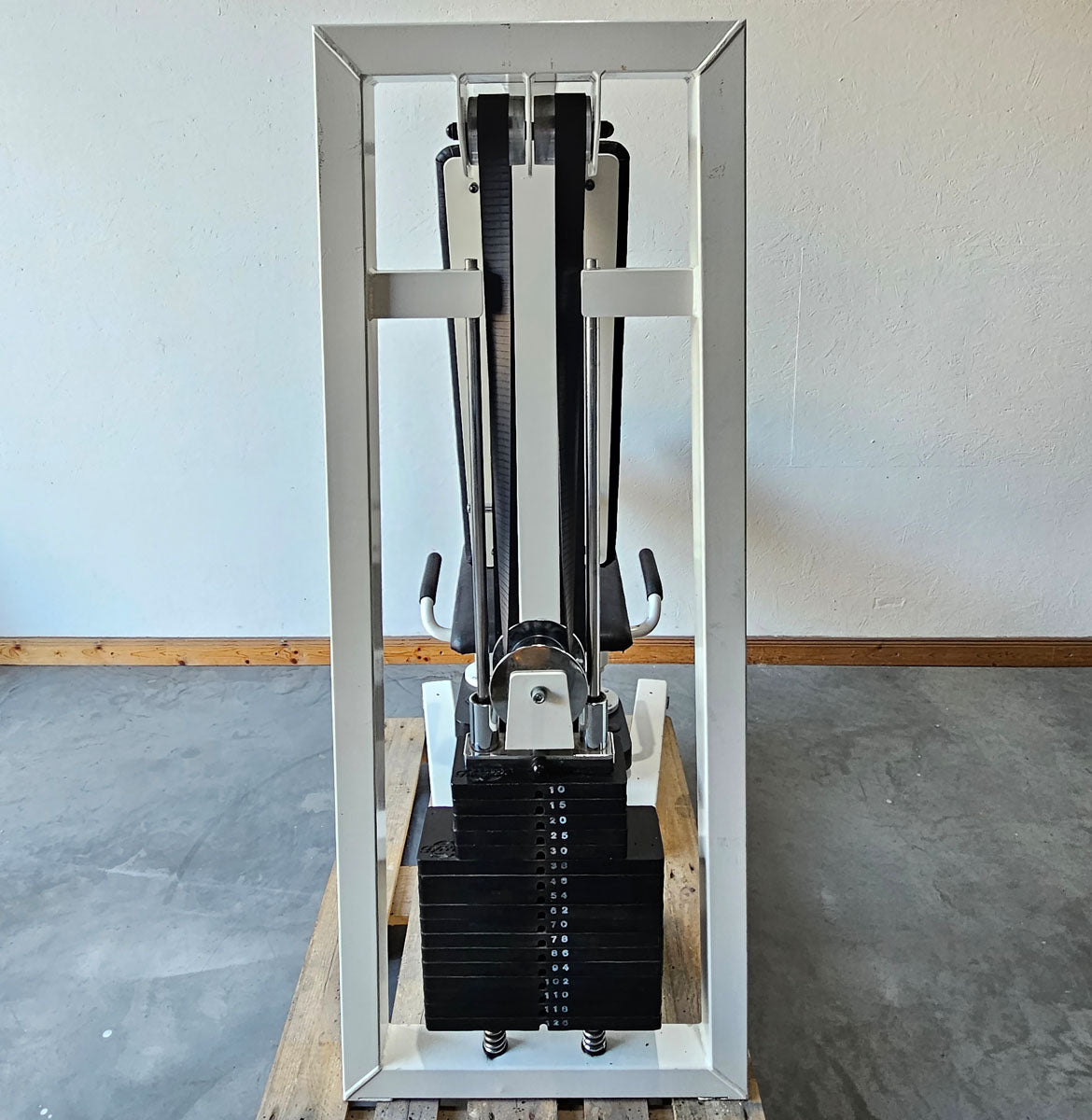 Gym80 Abduktorenmaschine, Hip Abductor, sitzend,  Oldschool Bodybuilding Kraftgerät - Edition oder Classic Line, Rahmenfarbe Weiß, gebraucht mit Gebrauchsspuren