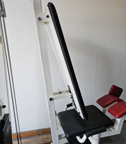 Gym80 Abduktorenmaschine, Hip Abductor, sitzend,  Oldschool Bodybuilding Kraftgerät - Edition oder Classic Line, Rahmenfarbe Weiß, gebraucht mit Gebrauchsspuren